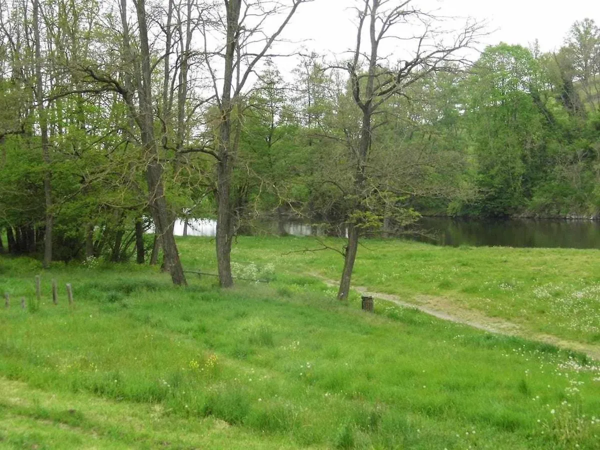 Villa Joli petit T2 calme au bord de leau à Vieille-Brioude France